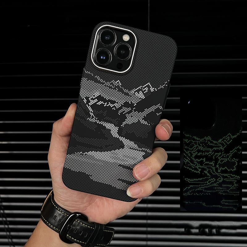 CAPA IPHONE CARBON MOUNTAINS MAGSAFE