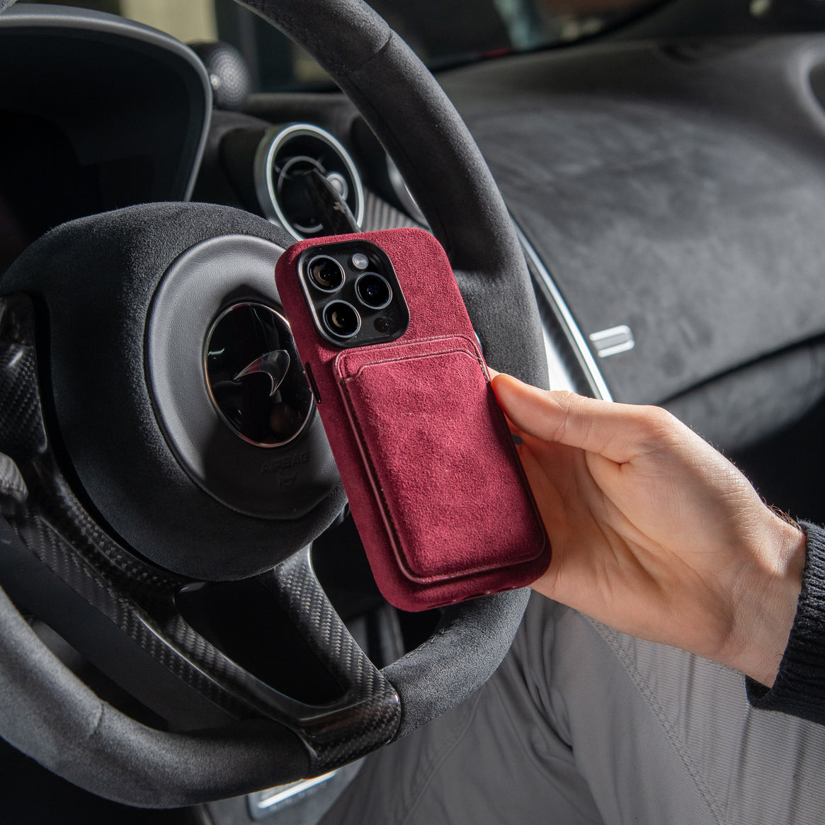 CAPA ALCANTARA VERMELHA MAGSAFE